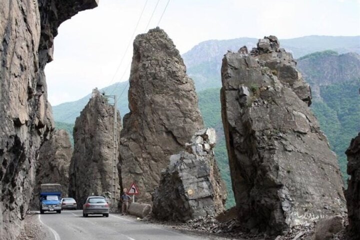 احتمال سقوط سنگ از کوه در محورهای کوهستانی مازندران وجود دارد