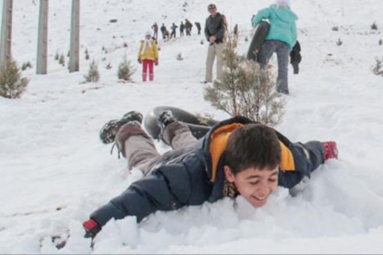 بارش برف برخی مدارس آذربایجان شرقی را در روز سه شنبه تعطیل کرد