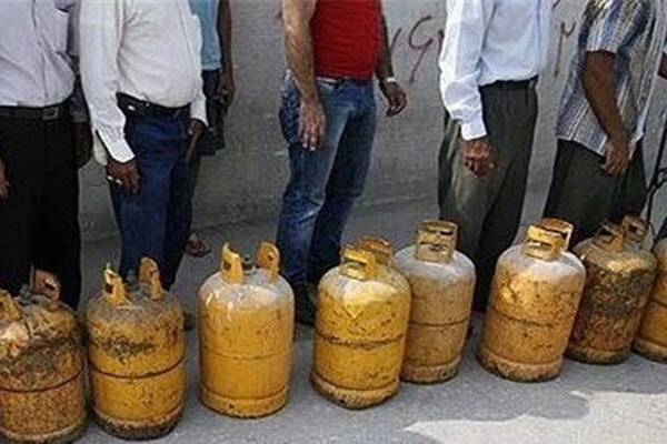 قیمت «سیلندر گاز» سر به فلک کشید | مشکل عجیب «مینی بوس داران» استان سمنان