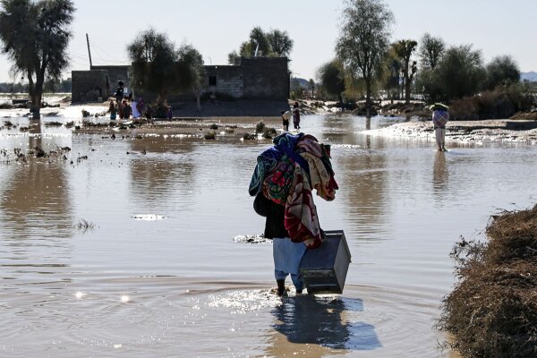 اعزام ماشین آلات بنیاد مسکن برای کمک به سیلزدگان سیستان وبلوچستان