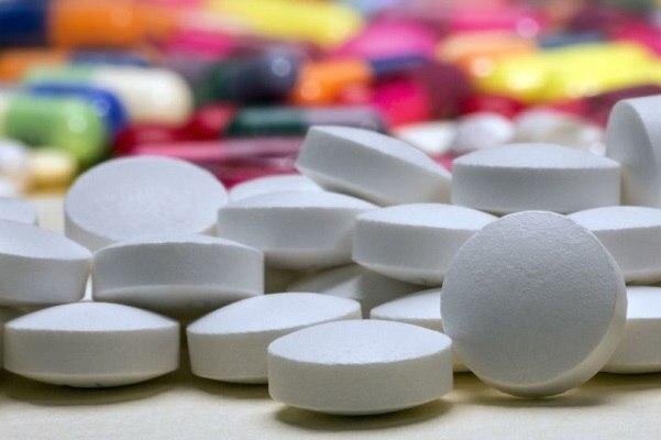 کمبود دارو یک سوم میزان سال قبل/ واردات دارو متوقف نمی‌شود