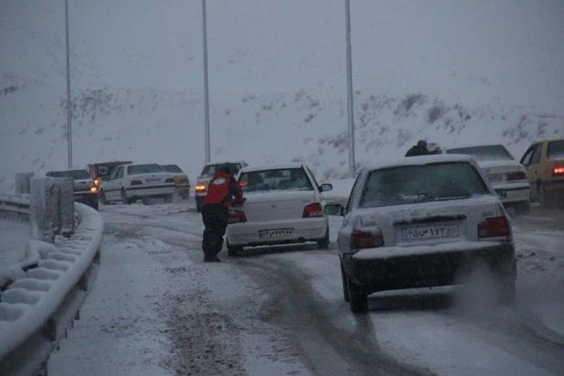 مسدود شدن راه ارتباطی ۷ روستای اهر بر اثر برف و کولاک