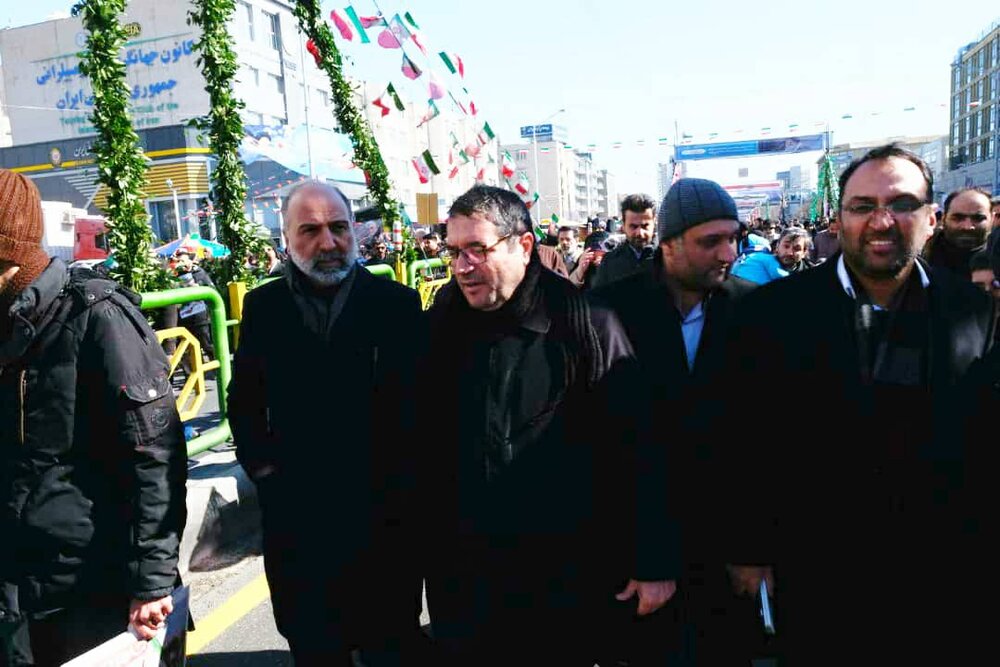 حضور وزیر صمت  در راهپیمایی۲۲ بهمن