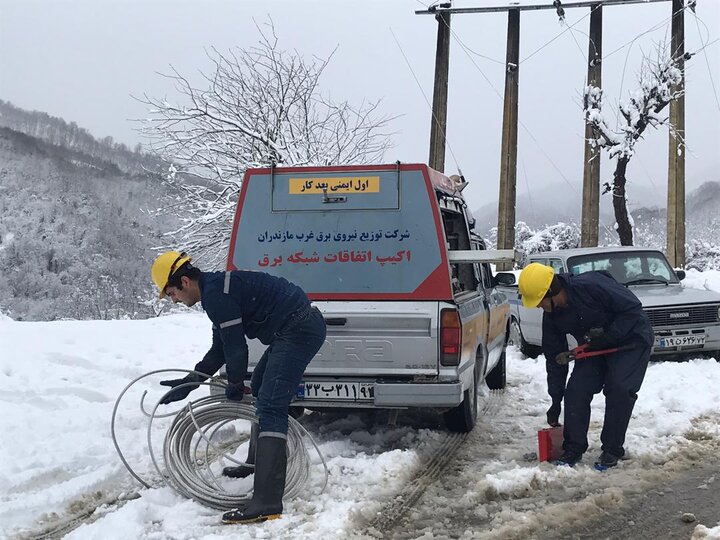 خدمات رسانی گسترده ۴ اکیپ عملیاتی شرکت توزیع نیروی برق زنجان در گیلان