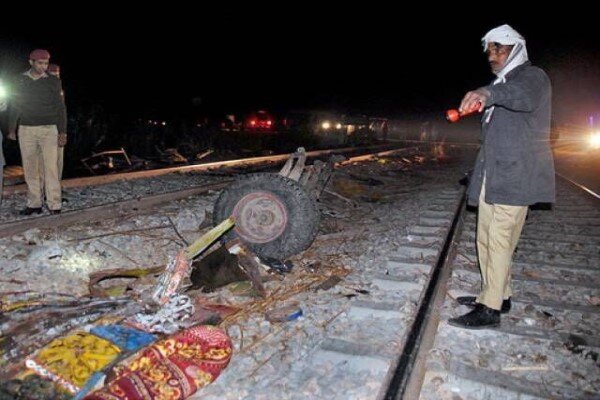 ۳۰ کشته حاصل برخورد قطار و اتوبوس در ایالت سند