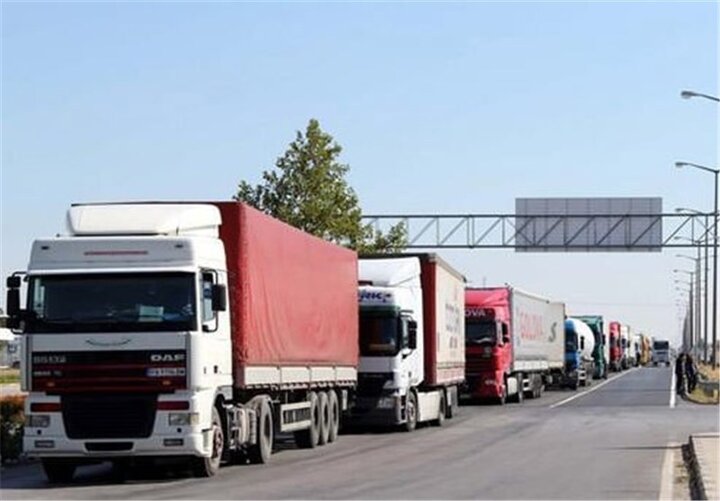 کامیون‌های ترانزیتی پشت مرزهای بسته ترکمنستان صف کشیدند