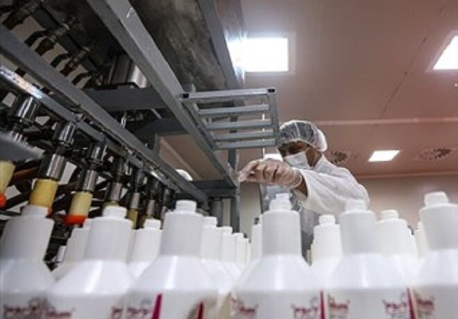 تولید ۲۴ ساعته محلول و ژل ضدعفونی‌کننده در شهرک صنعتی ارومیه