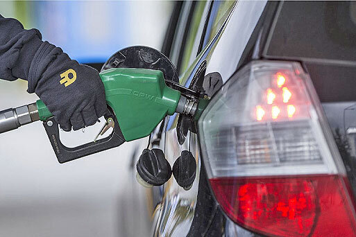 صف طولانی خودروها در مقابل جایگاه های عرضه کننده سوخت در اردبیل