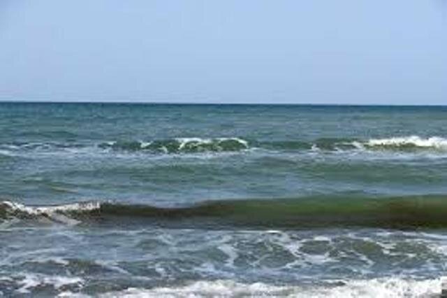 وضعیت دریای مازندران قرمز است/ ارتفاع ۳.۵ متری موج