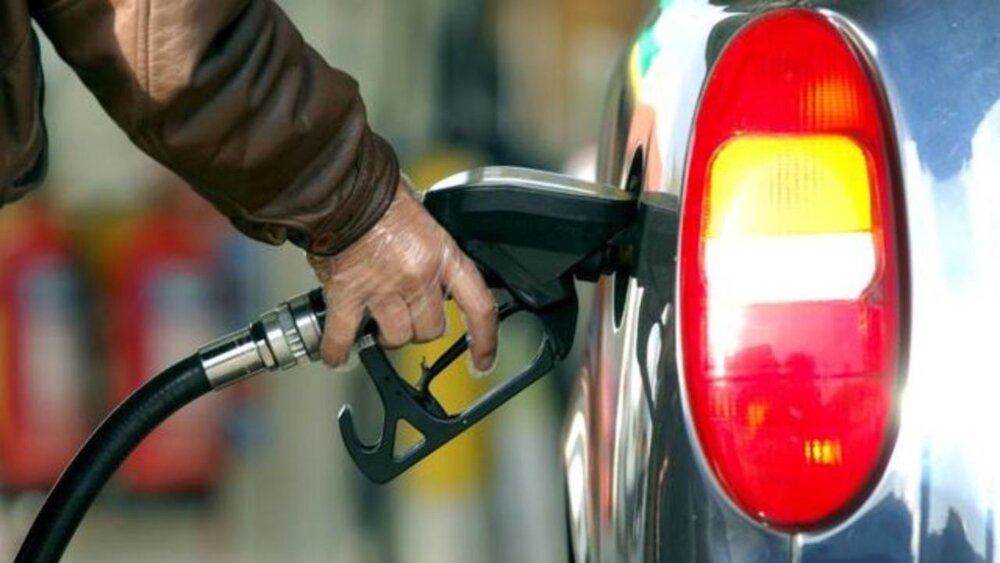 خبری از اپراتورها و دستکش یکبار مصرف در جایگاههای سوخت نیست