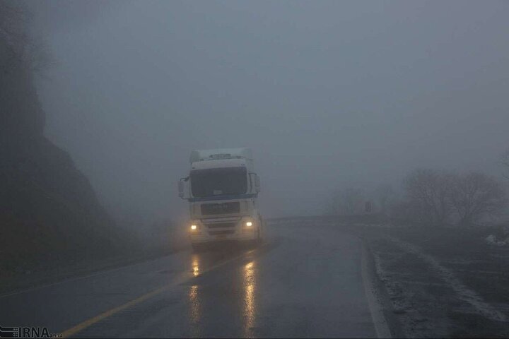 باران و مه‌گرفتگی در جاده چالوس و هراز