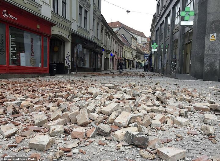 تخریب ساختمان‌ها در ترکیه یکی پس از دیگری