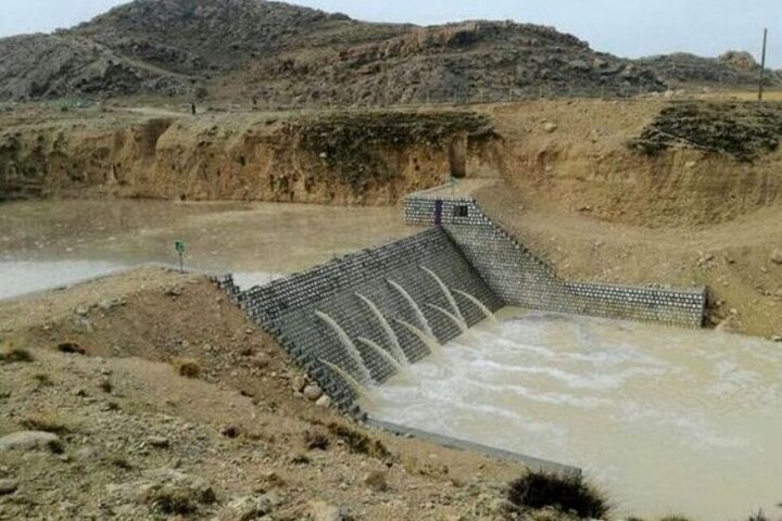 ذخیره ۵۰۰ هزار مترمکعب آب در پی سیلاب در سازه‌های آبخیزداری شهرستان کنگان