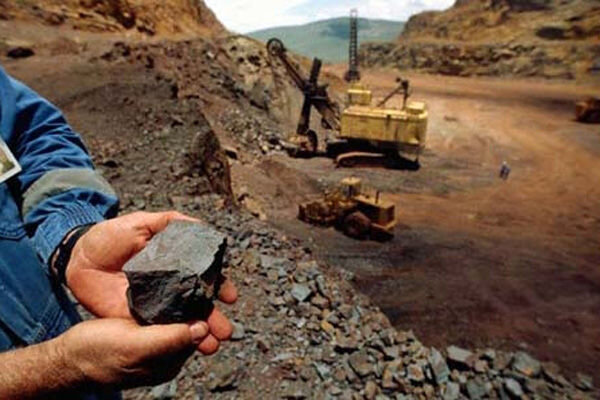 معادن «سرمک» ملایر تامین کننده سنگ آهن کارخانه‌های سیمان کشور است