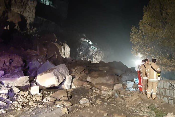 ریزش سنگین کوه در جاده کرج- چالوس/ محور تا اطلاع ثانوی مسدود شد ریزش سنگین کوه در جاده کرج- چالوس/ محور تا اطلاع ثانوی مسدود شد