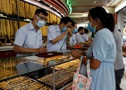هجوم مردم به بازار برای فروش طلا در تایلند