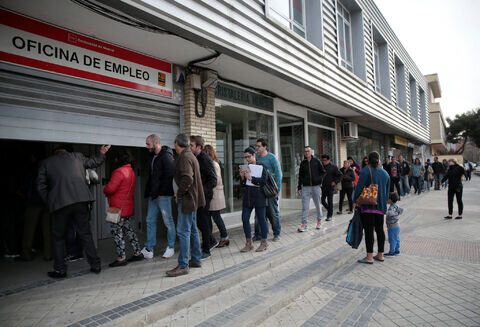 نرخ بیکاری اسپانیا در سه ماه نخست سال به ۱۴.۴ درصد افزایش یافت