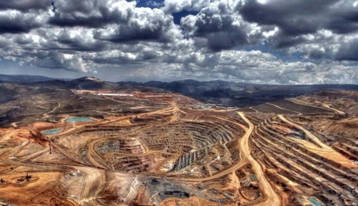 استخراج یک‌ میلیون تن مواد معدنی در لرستان/ ۲۴۰۰ تن سنگ صادر شد