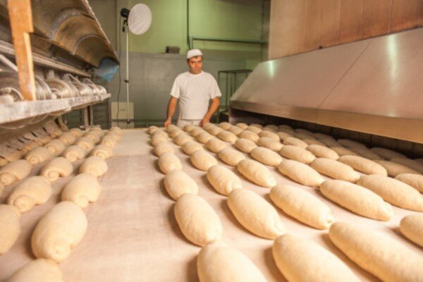 علی رغم مشکلات تولیدکنندگان نان حجیم تعدیل نیرو نکردند