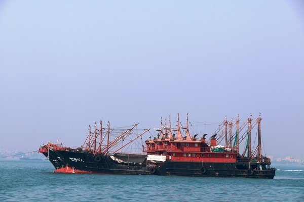 جزئیاتی از کشتی باری به گل نشسته ایرانی در سنگاپور