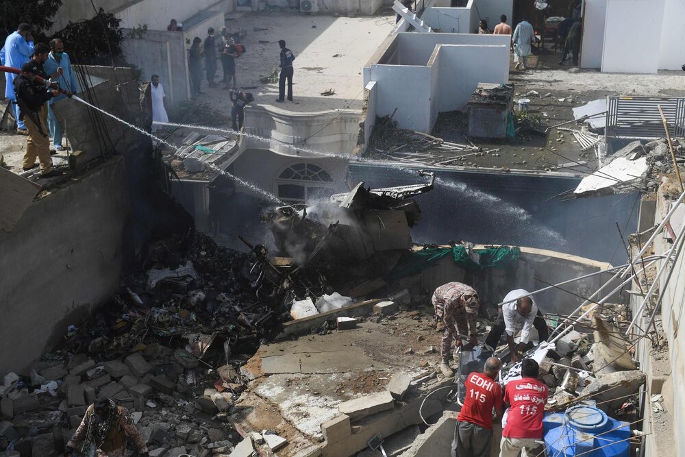 سقوط هواپیما در کراچی