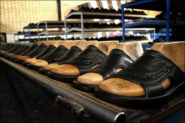 فعالیت ۵۰۰ واحد تولید کفش در قم/ ضرورت توجه به فروشگاه‌های زنجیره‌ای
