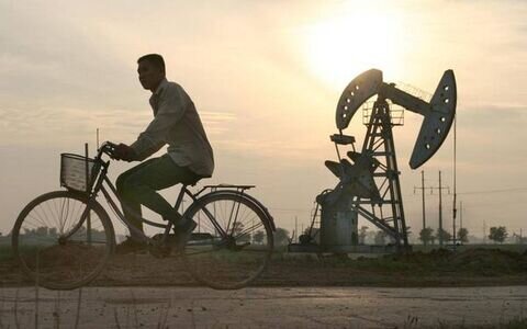 نفت برای ثبت بیشترین رشد ماهانه در انتظار مذاکرات هفته دوم ژوئن