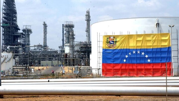 سقوط بی‌سابقه تولید نفت ونزوئلا