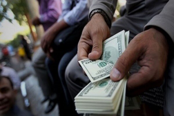 ۱۰۰ نفر از سوداگران ارز دستگیر شدند 