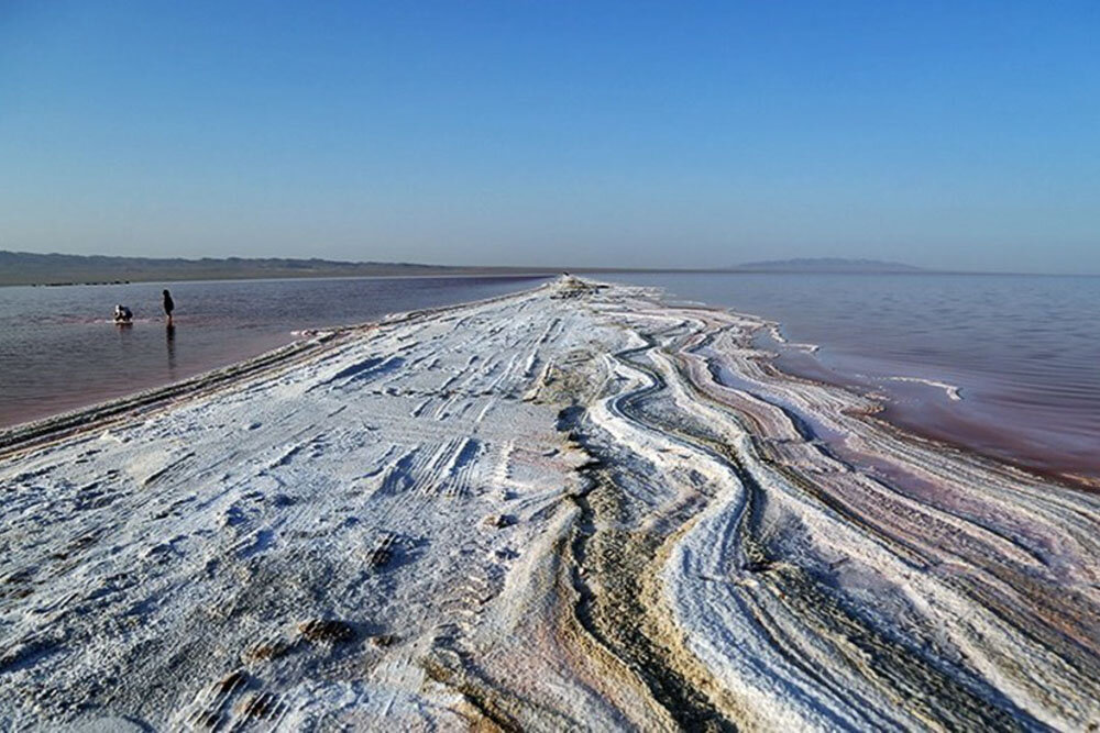 دریاچه نمک قم ظرفیت عظیمی در بخش گردشگری دارد| تغییر در شیوه استخراج مواد معدنی