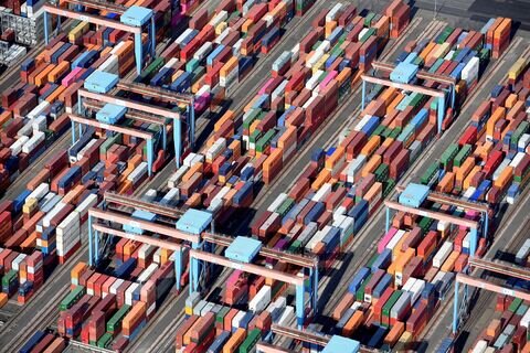 پیشروی میزان صادرات از واردات کالا در مبادلات تجاری استان سمنان