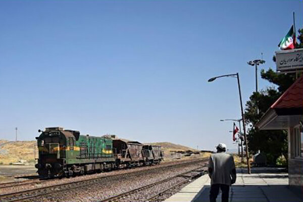 خط ریلی «سیرجان- کرمان» تا ۲ سال آینده راه اندازی می شود