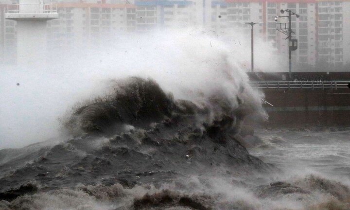 تشکیل کمیته کنترل بحران طوفان سواحل مکران| ارتفاع موج‌ها از ۹ مهر تا ۶ متر خواهد رسید