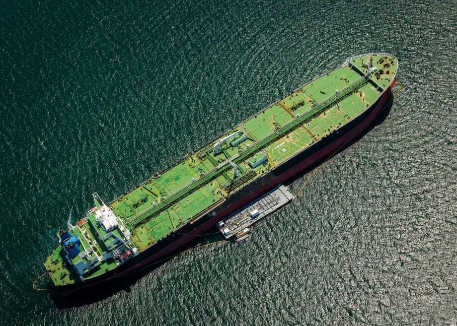 تحرکات آمریکا برای توقیف ۲ میلیون بشکه نفت احتمالی ایران