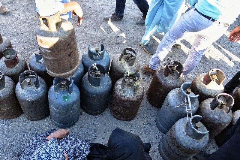 یخ زدن مردم جنوب کرمان در صف گاز و نفت| مشکلی که حل نمی شود