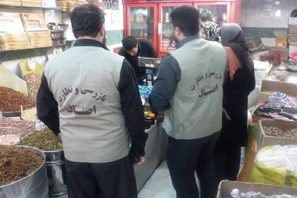 کم فروشی و گرانفروشی بیشترین تخلفات اصناف/ کسبه تهران ۳۲ میلیارد تومان جریمه شدند