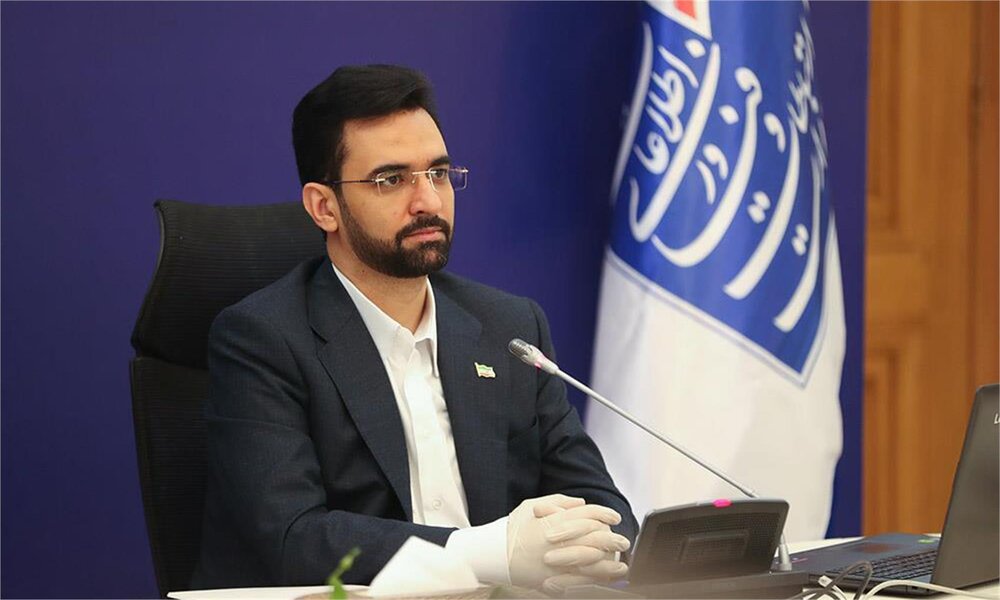 مجلس از پاسخ‌های وزیر ارتباطات قانع نشد| آذری جهرمی کارت زرد گرفت