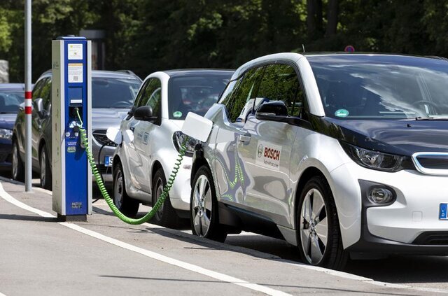 ۲۷ میلیارد دلار یارانه برای خودروهای برقی با کمبود سوخت| گرانی حمل و نقل در اروپا آغاز شد