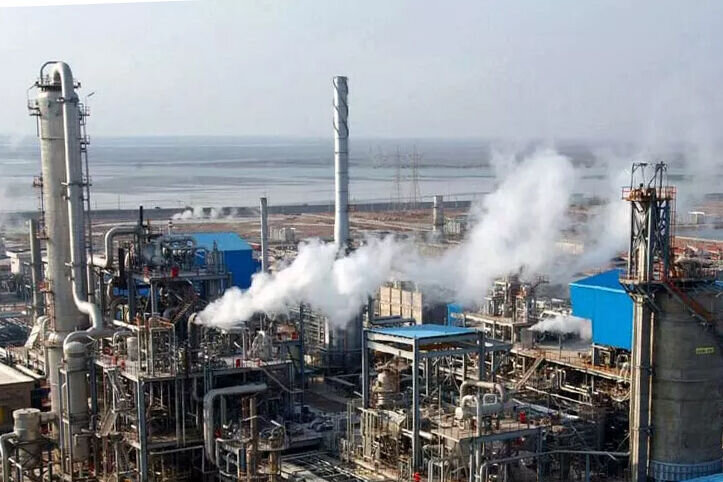 ظرفیت تولید بزرگترین زنجیره پلی‌اتیلن ترفتالات ایران افزایش یافت