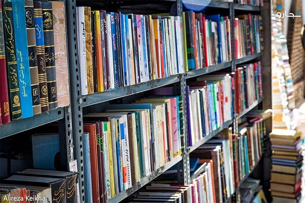 کتاب‌فروشی‌های اردبیل مبتلا به ریزش مشتری؛ افزایش قیمت کتاب و کاهش درآمدها 