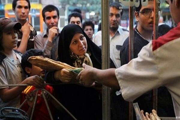 تشکیل صف‌های طولانی مقابل نانوایی‌های تبریز؛ کمبود نان و آرد شایعه است