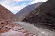 برداشت نمک از کویر در تبت