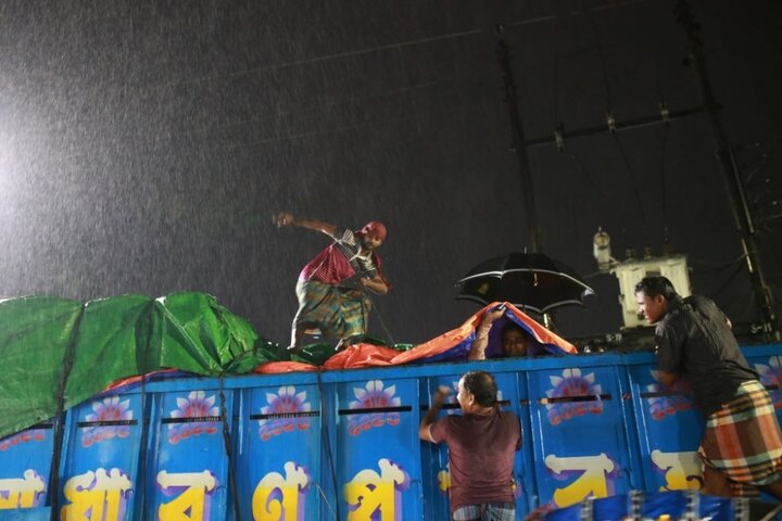 باران در داکا 1