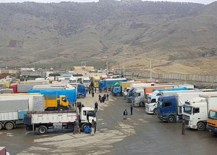 روزانه ۴۰۰ کامیون کالا از طریق مرز مهران به عراق صادر می‌شود 