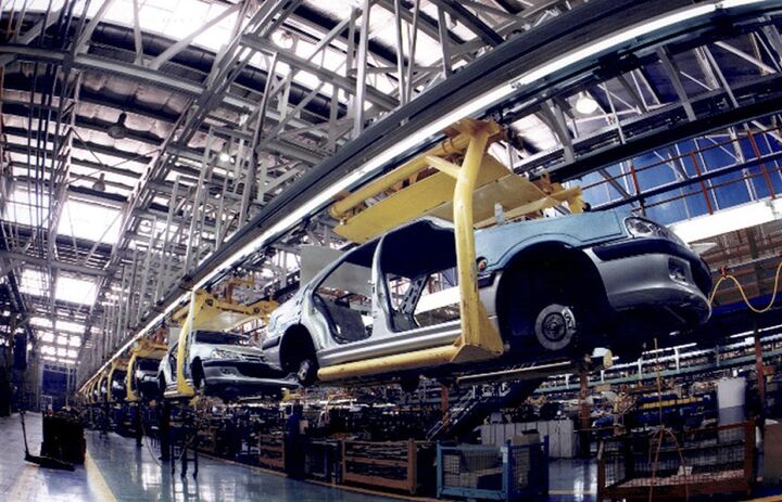 تولید خودروسازان کمتر از برنامه نیم سال| ابهام در تحقق تولید یک میلیون و ۲۵۰ هزار دستگاه خودرو