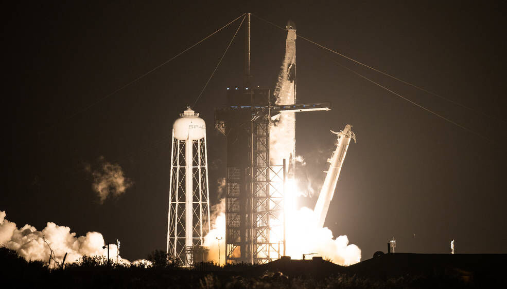 فضا پیمای SpaceX Dragon  با ۴ خدمه از مدار زمین خارج شد