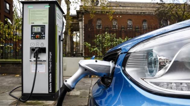 ممنوعیت فروش خودروی بنزینی در انگلیس از سال ۲۰۳۰
