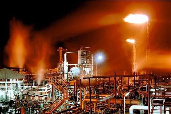 آتش سوزی مخازن واحد پالایش میعانات نفتی در آشتیان