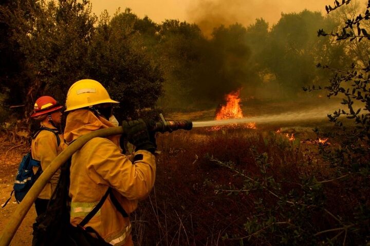  آتش‌سوزی در جنگل‌های کالیفرنیا همچنان ادامه دارد 