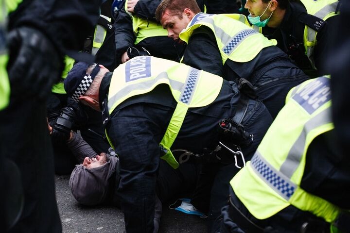 خشونت پلیس انگلیس 6
